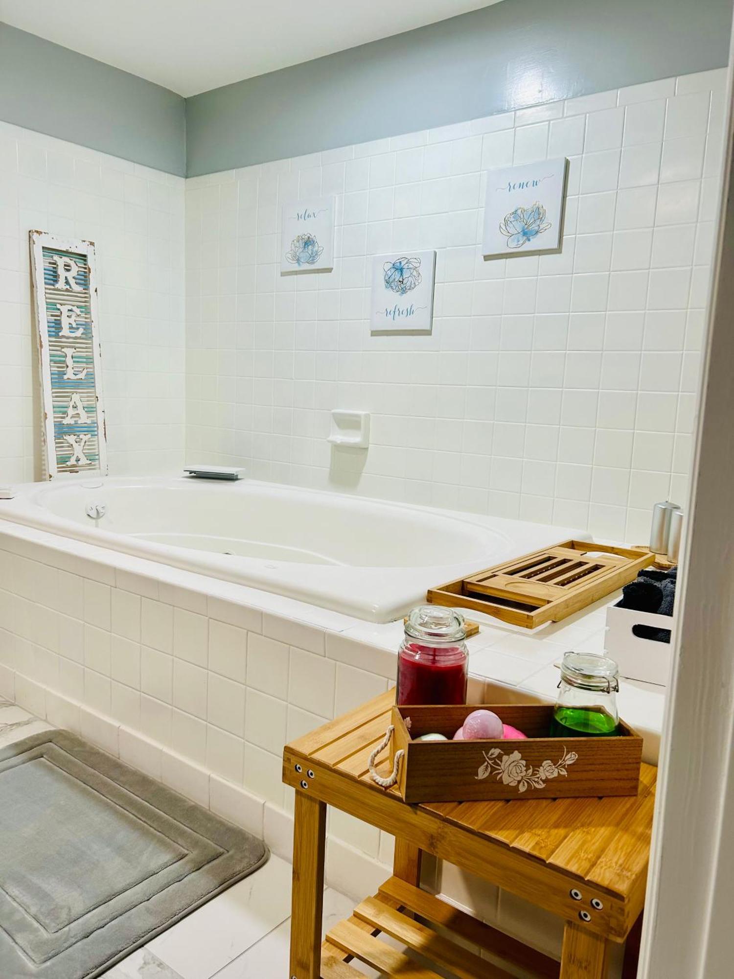 Comfy Lower Lvl Apt With Jetted Tub Near Uptown And Unc Charlotte Exterior foto