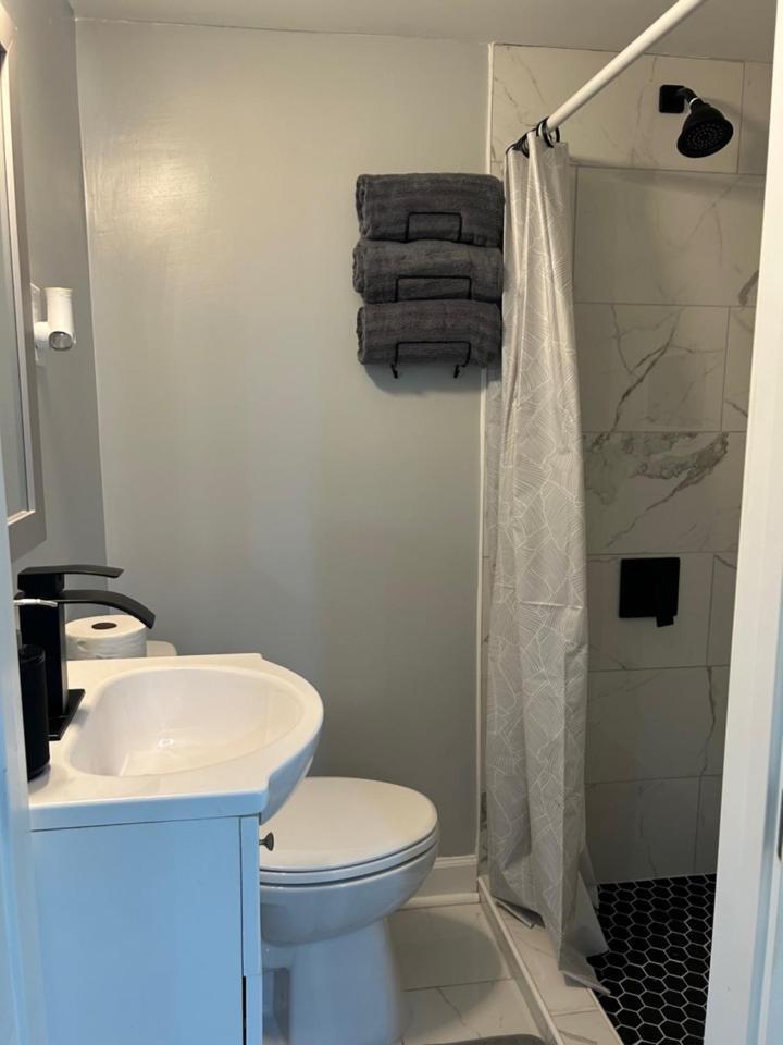 Comfy Lower Lvl Apt With Jetted Tub Near Uptown And Unc Charlotte Exterior foto